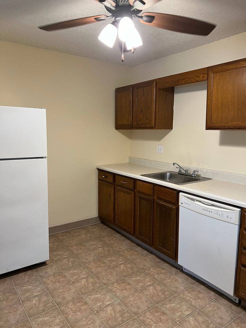 Apartment for rent at 6316 Urbandale Ave, Urbandale, IA 50322