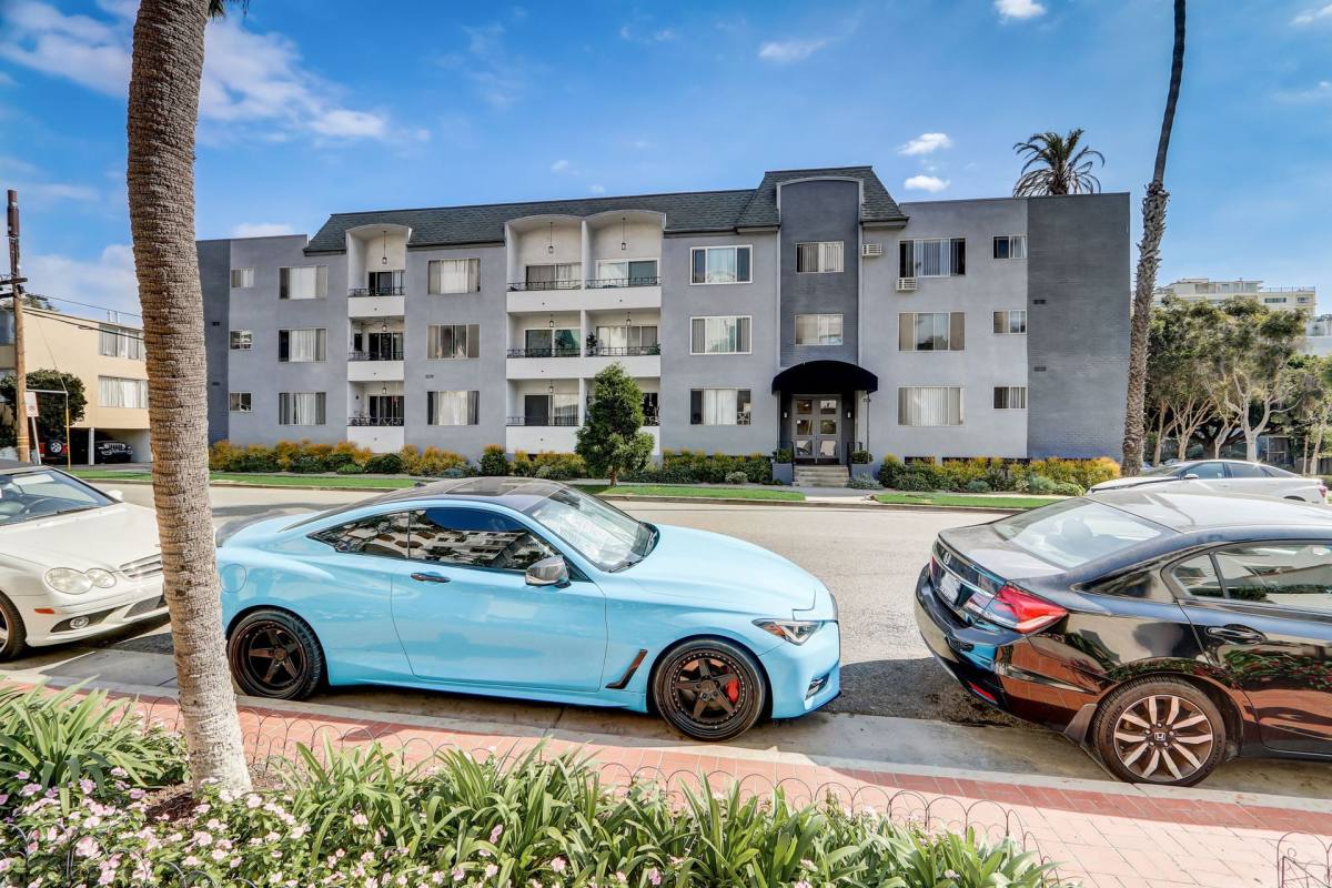 Apartment for rent at 204 Washington Ave, Santa Monica, CA 90403