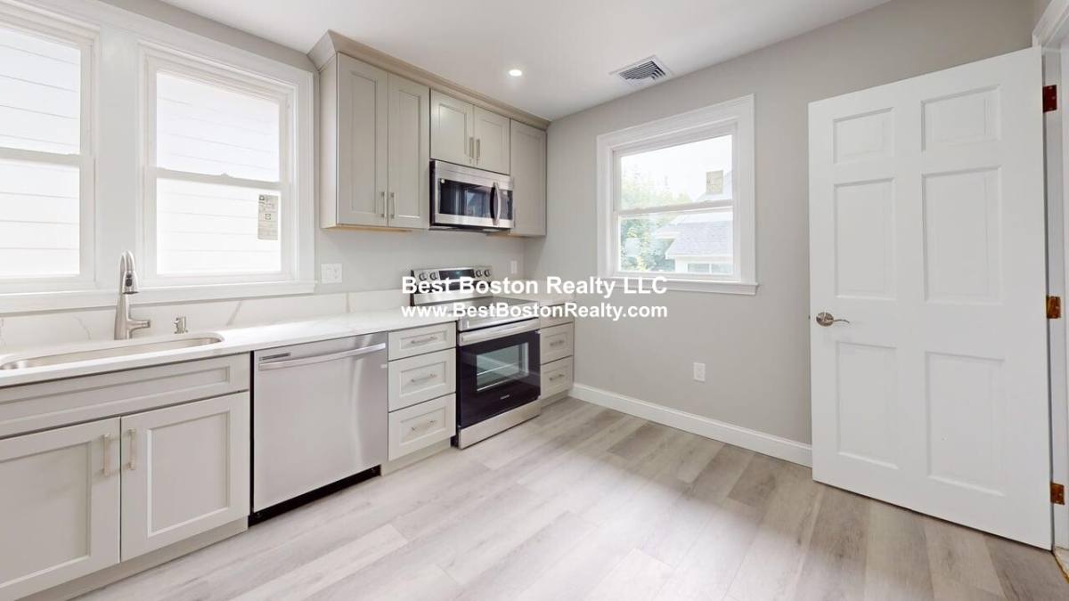 House for rent at 3 Harris Rd #2, Medford, MA 02155