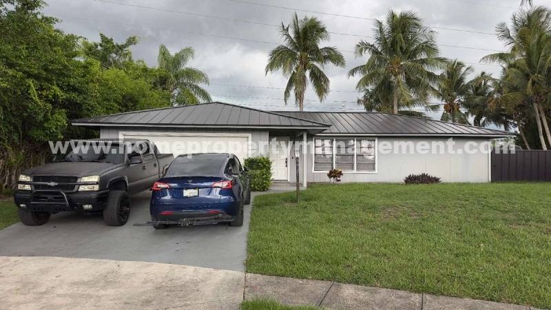 Apartment for rent at 323 Canterbury Dr W, West Palm Beach, FL 33407