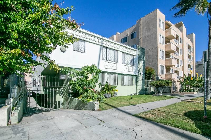 Apartment for rent at 446 S St Andrews Place #4, Los Angeles, CA 90020
