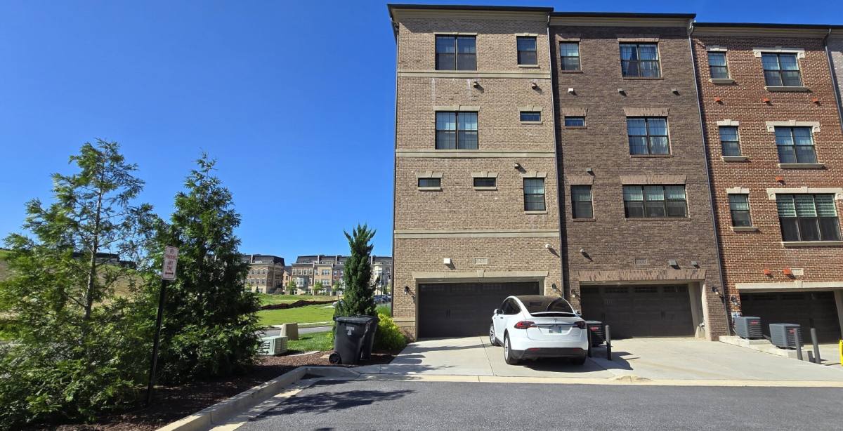 Townhouse for rent at 627 Leigh Way, Oxon Hill, MD 20745