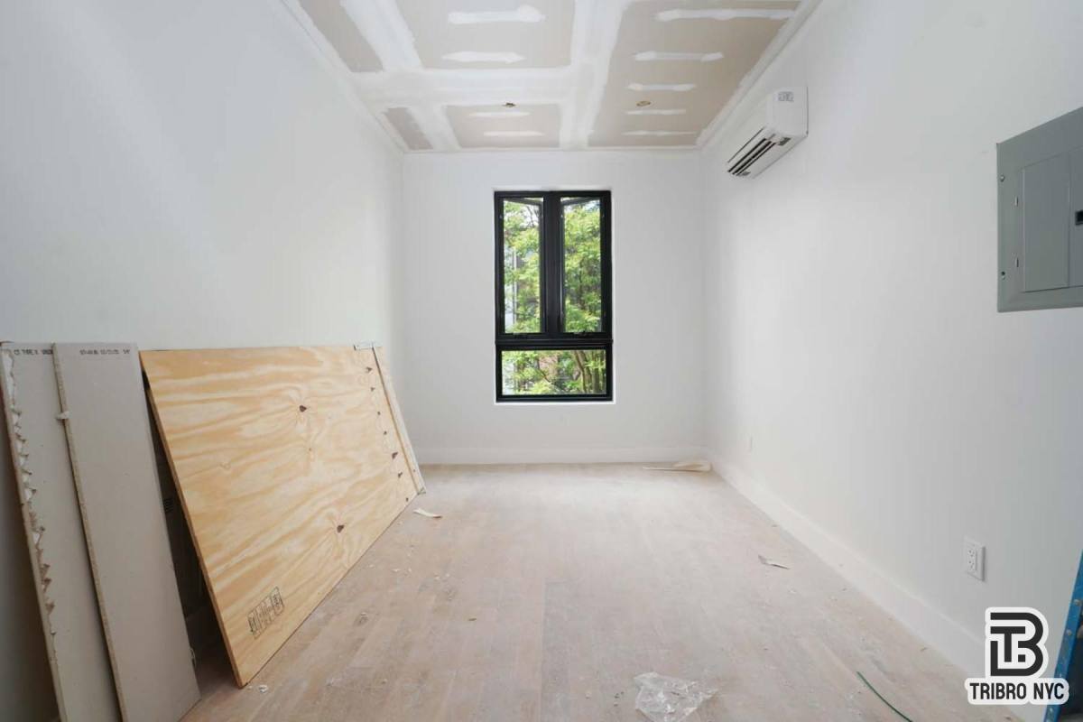 Apartment for rent at 141 Meserole St #4A, Brooklyn, NY 11206