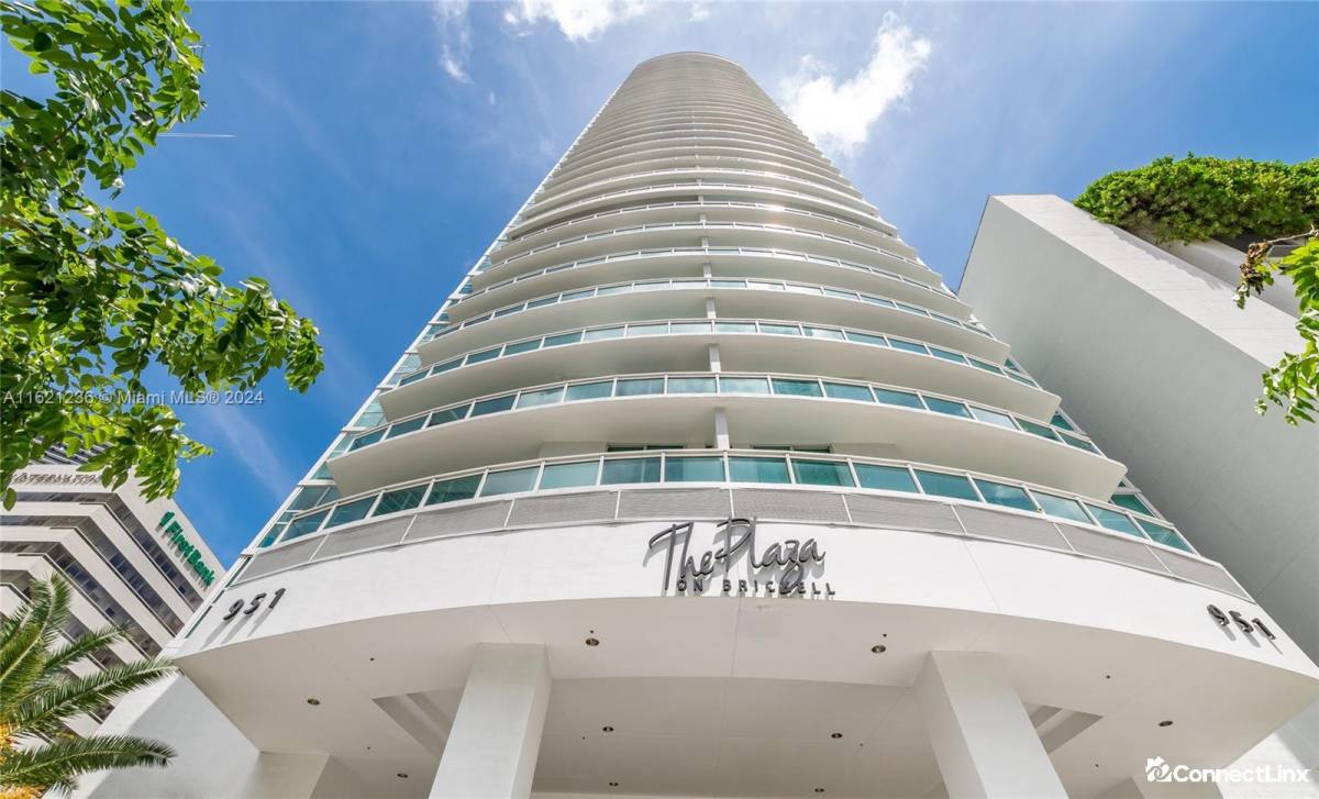 Apartment for rent at 951 Brickell Ave #1904, Miami, FL 33131
