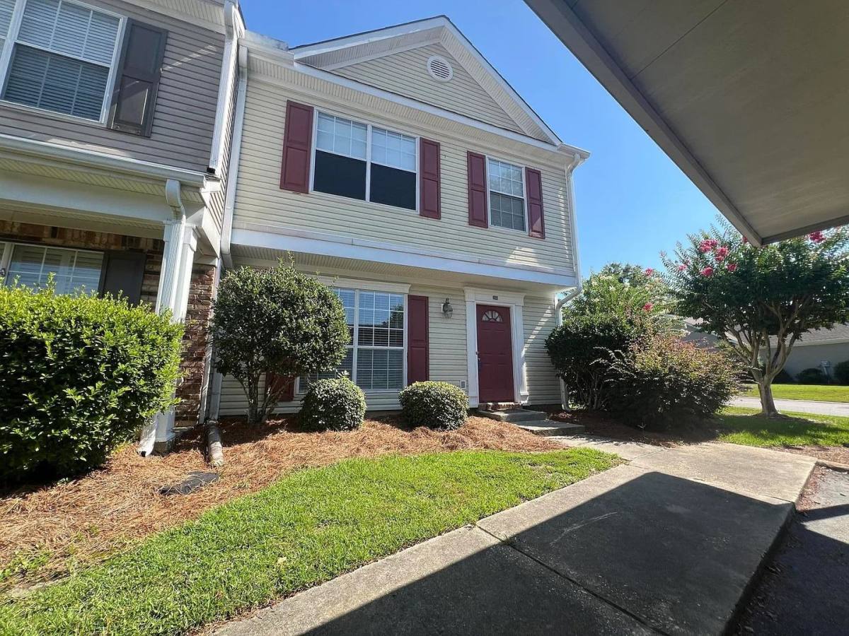 Townhouse for rent at 200 Jefferson Place, Hattiesburg, MS 39402