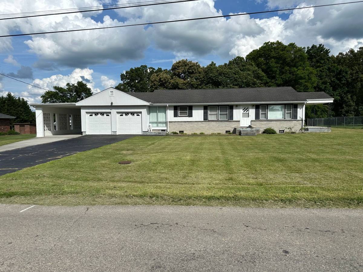 House for rent at 327 E Williams Rd, Surgoinsville, TN 37873