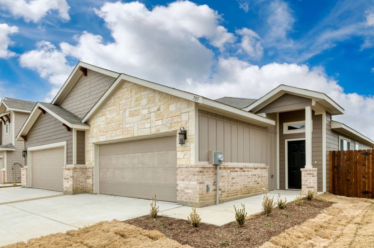 Townhouse for rent at 705 Fallow Dr, Venus, TX 76084