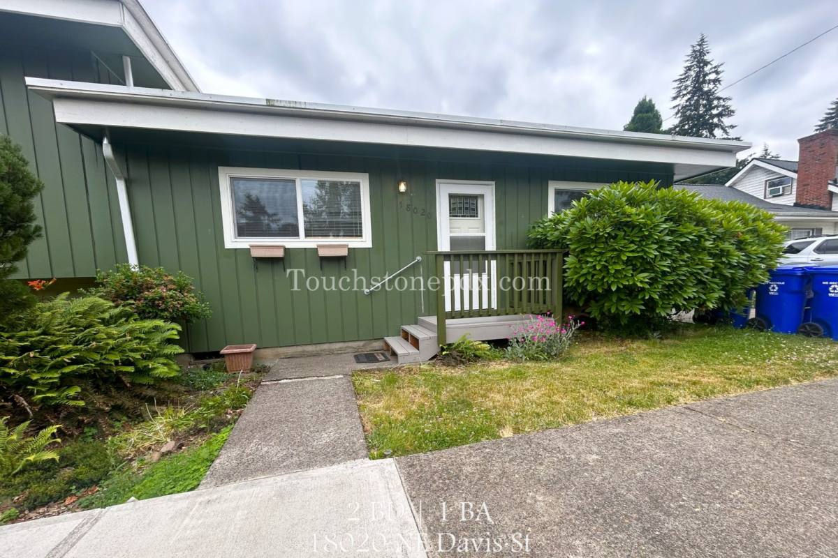 Apartment for rent at 18016 NE Davis St, Portland, OR 97230