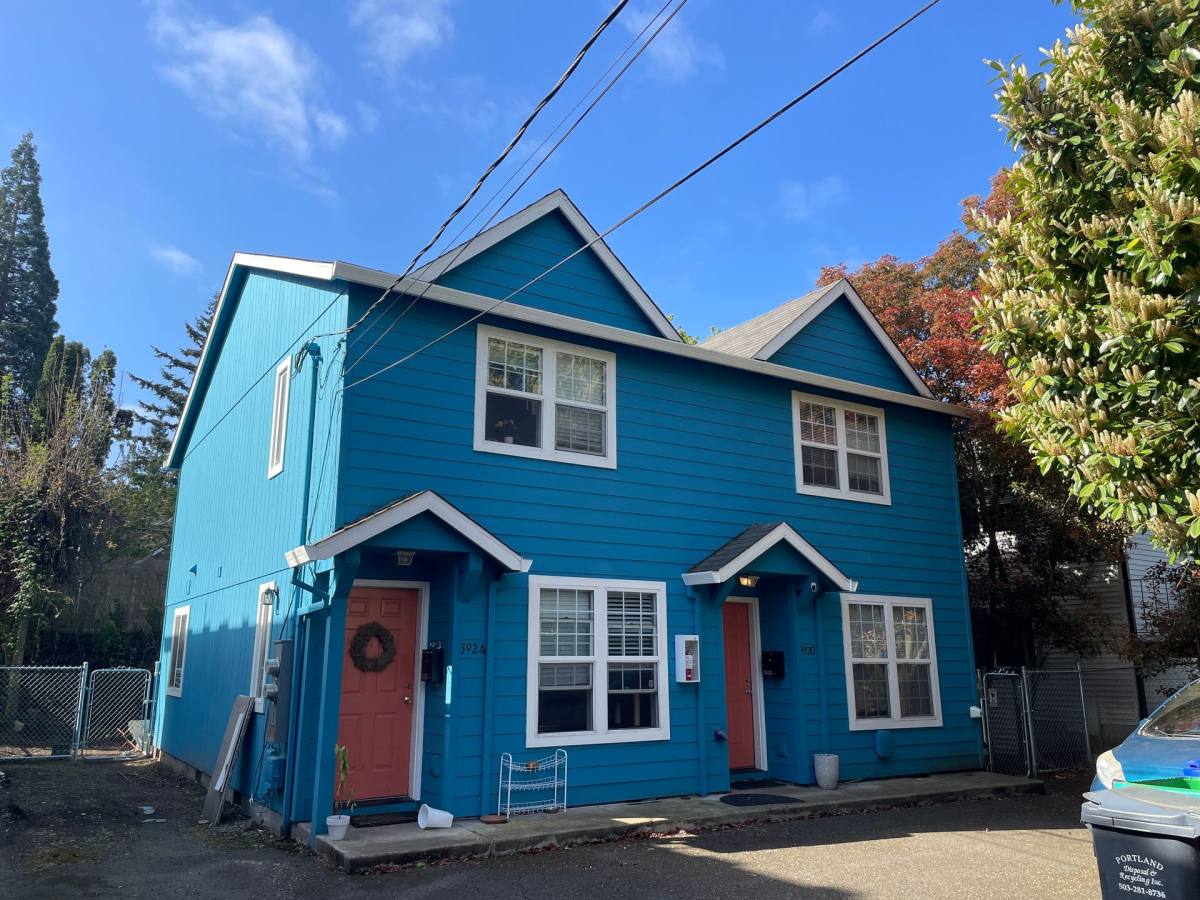 Townhouse for rent at 3924-3920 SE Gladstone St, Portland, OR 97202