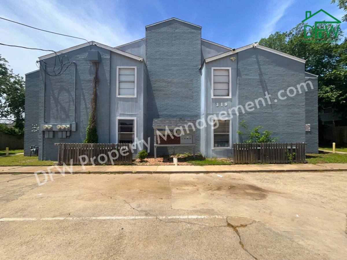 Apartment for rent at 219 Fry St, Denton, TX 76201