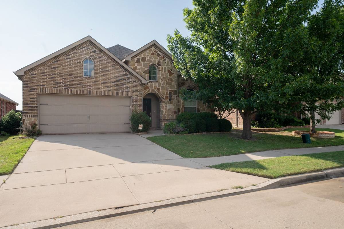 House for rent at 504 Hummingbird Dr, Little Elm, TX 75068