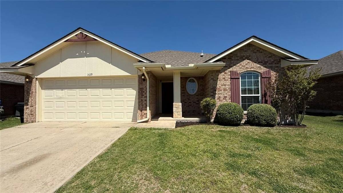 House for rent at 1429 Deer Chase Dr, Norman, OK 73071