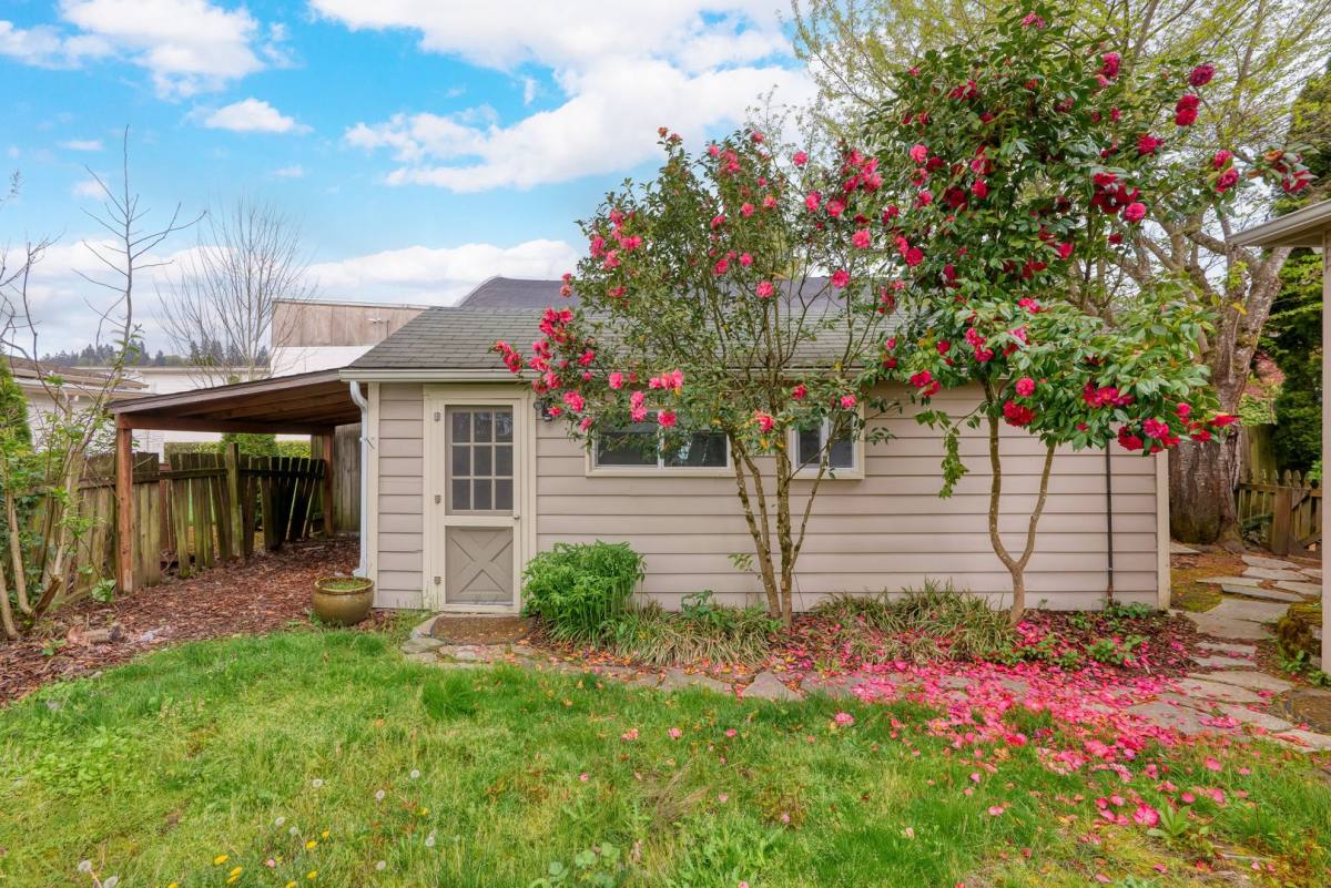 House for rent at 1741 8th Ave, West Linn, OR 97068