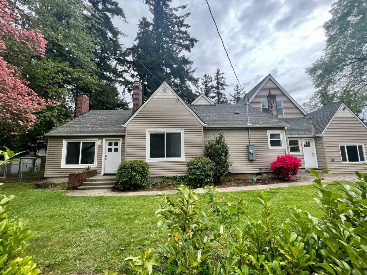 Apartment for rent at 2500 SE Tarbell Ave #A, Portland, OR 97267