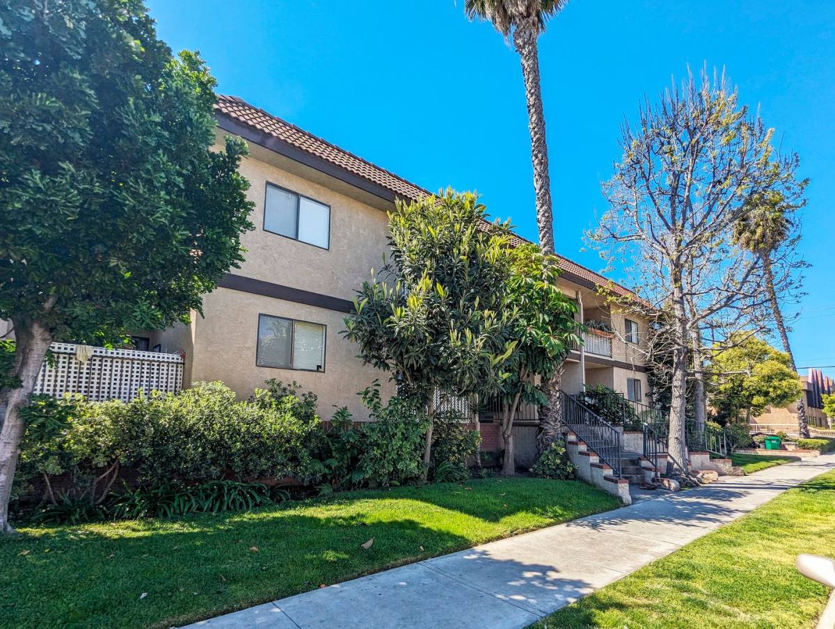 Apartment for rent at 800 Orange Grove Ave, Glendale, CA 91205