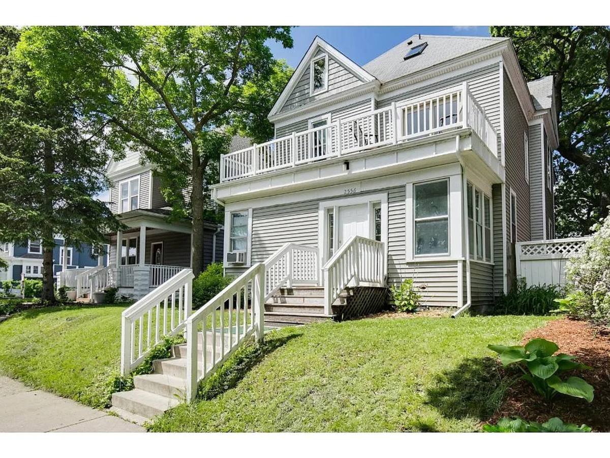 Townhouse for rent at 2556 Dupont Ave S, Minneapolis, MN 55405