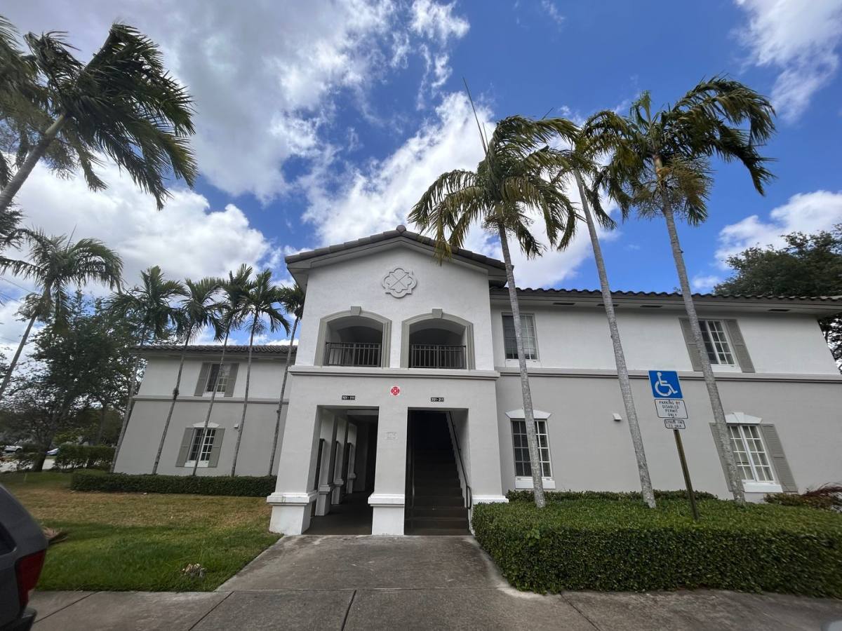 Apartment for rent at 8703 W Sample Rd, Coral Springs, FL 33065
