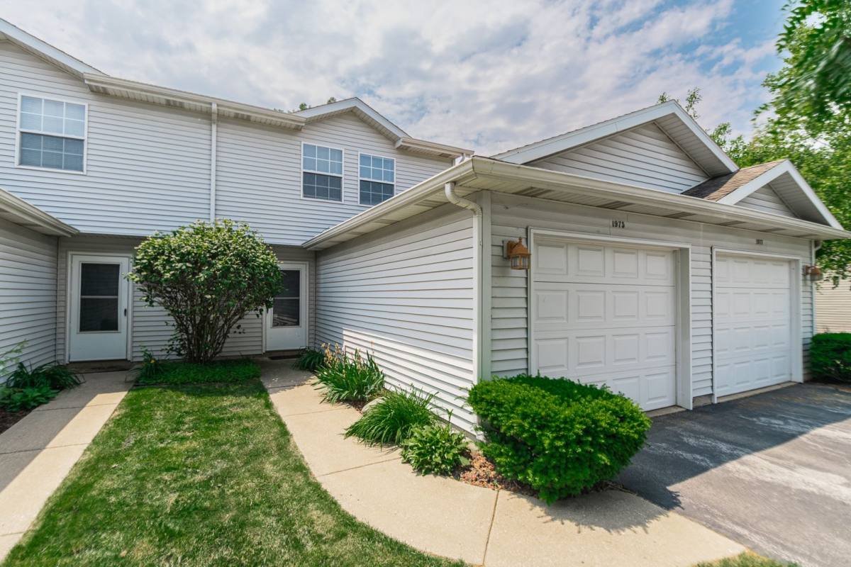 1975 Laura Lane, Chesterton, IN 46304