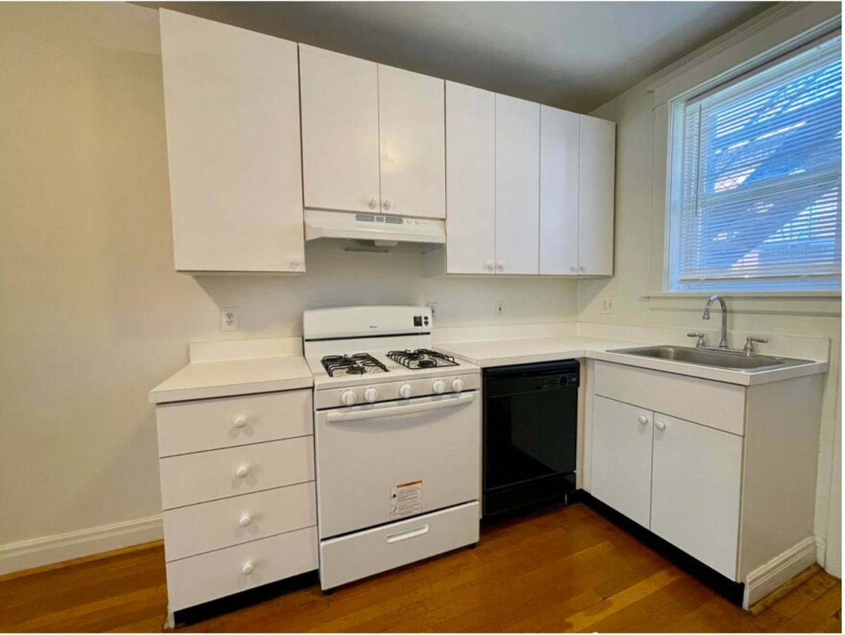 Apartment for rent at 6309 S Rosebury Ave, Saint Louis, MO 63105
