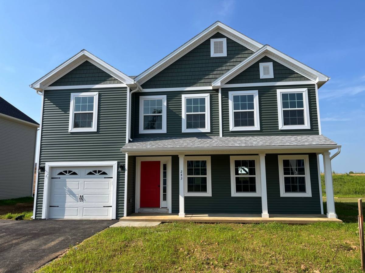 House for rent at 243 Woodridge Dr, Shippensburg, PA 17257
