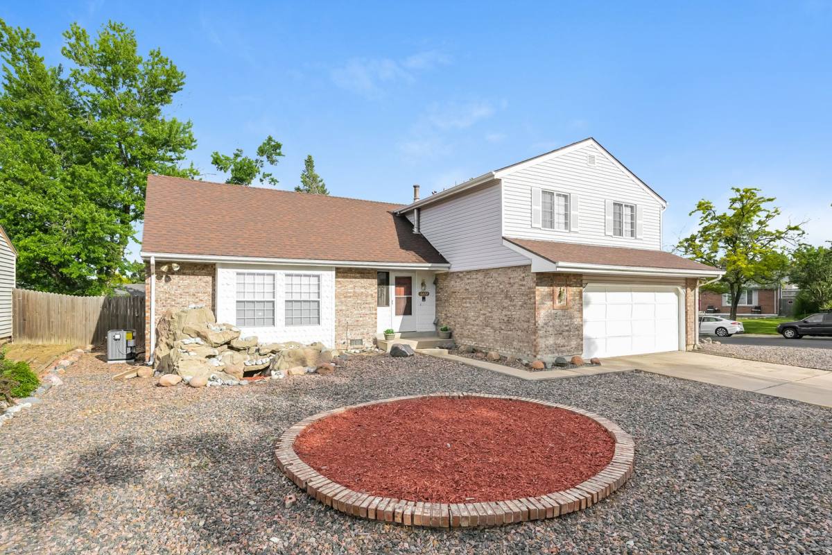 House for rent at 2272 S Dearborn St, Aurora, CO 80014