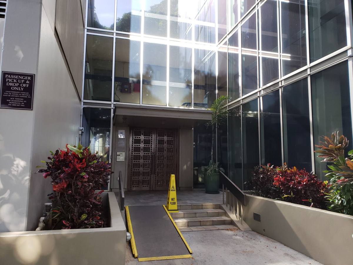 Apartment for rent at 1212 Punahou St, Honolulu, HI 96826