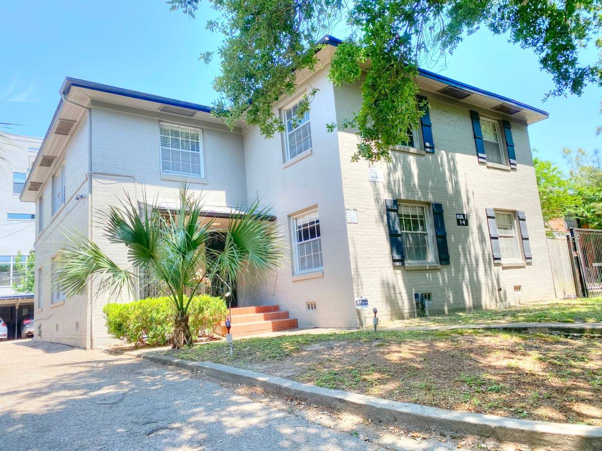 Apartment for rent at 20 Pinedale St, Houston, TX 77006