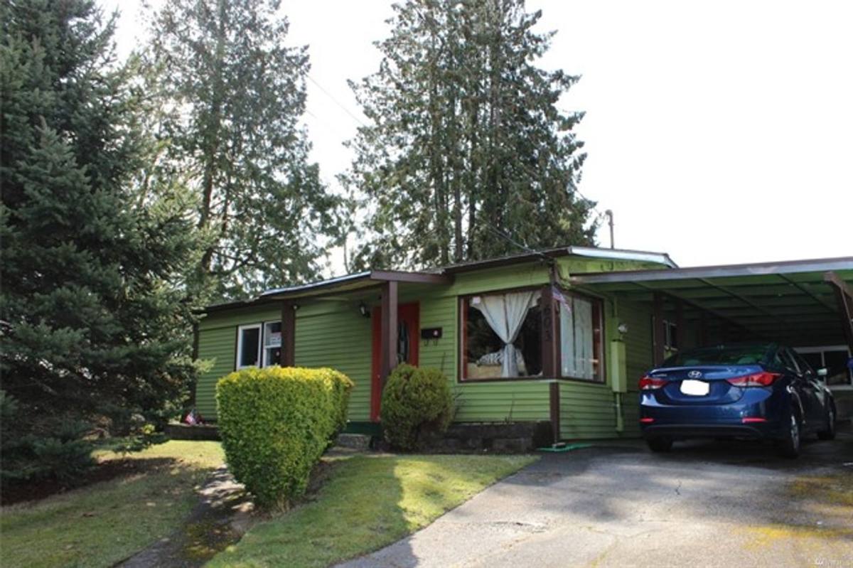 Apartment for rent at 603-B Harrington Ave NE, Renton, WA 98056