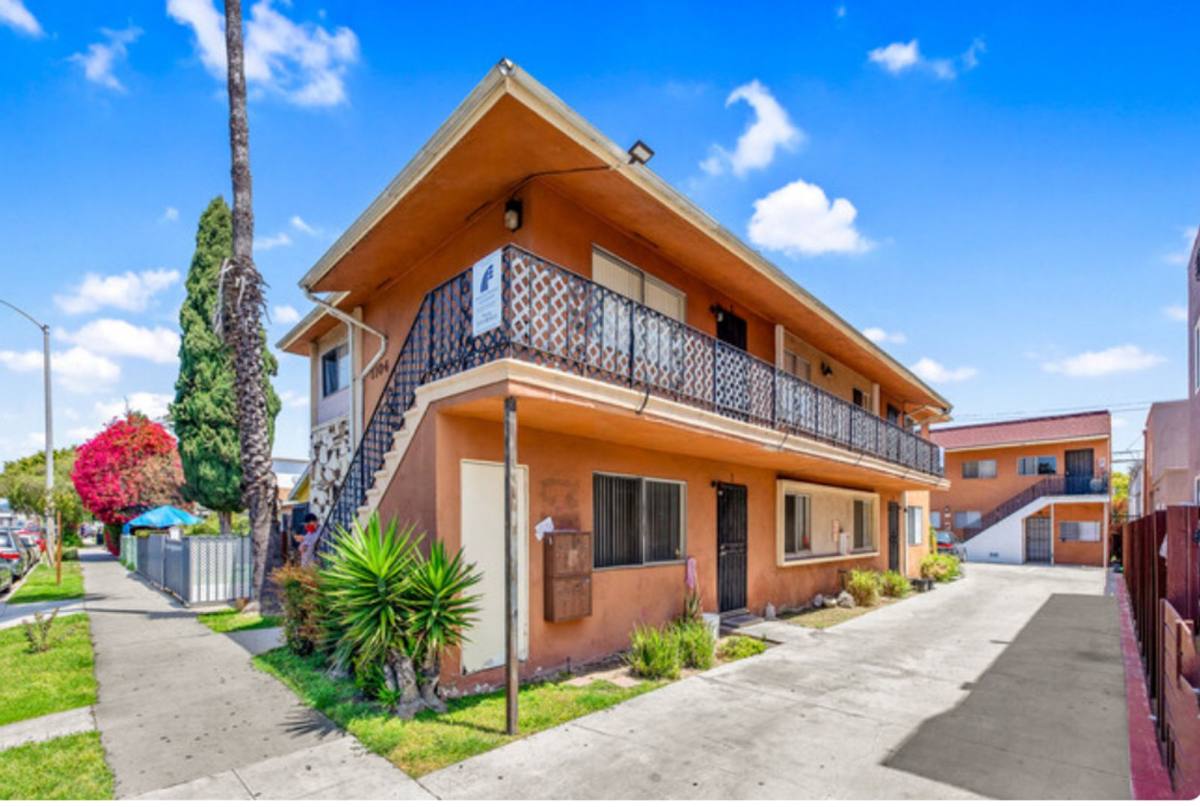 Apartment for rent at 1104 Cherry Ave, Long Beach, CA 90813