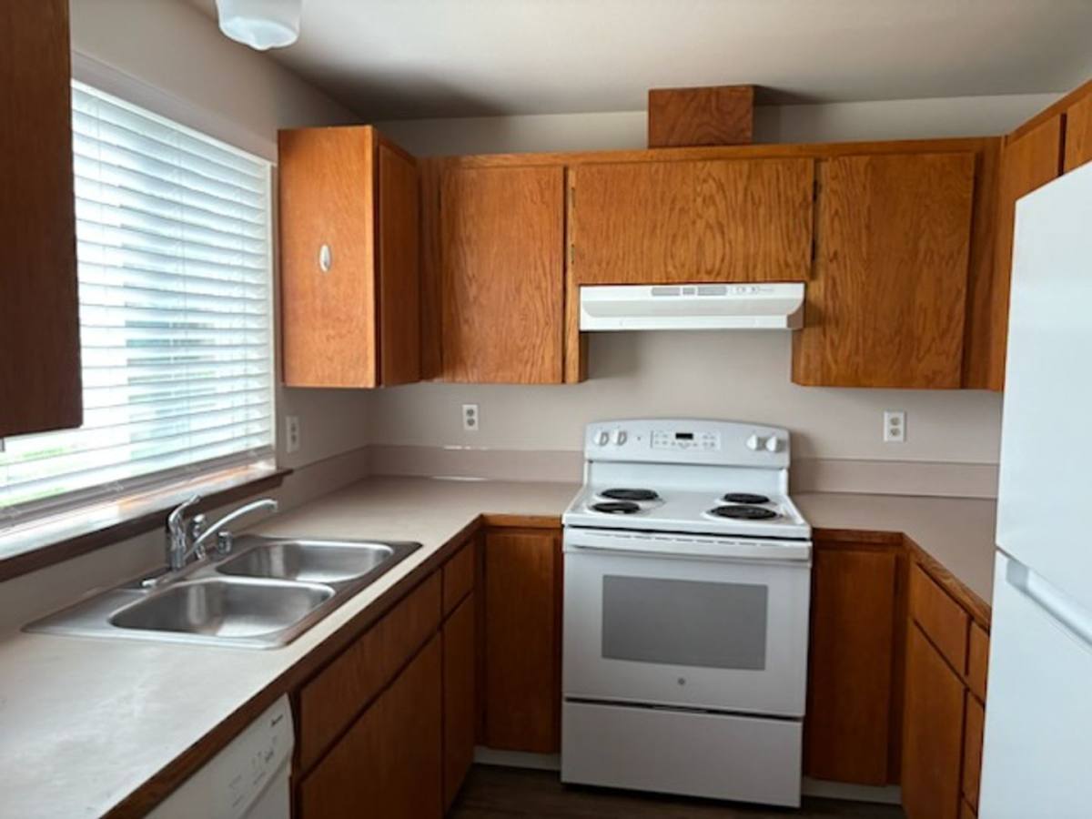 Apartment for rent at 12115-12117 112th Ave E, Puyallup, WA 98374