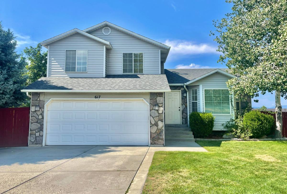 House for rent at 617 E Orangewood Lane, Sandy, UT 84070