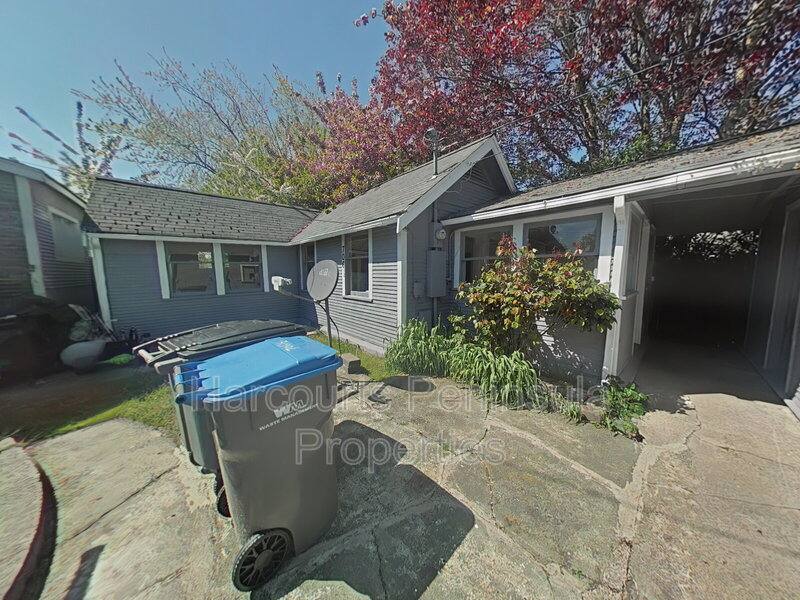 Apartment for rent at 706 1 2 8th St, Bremerton, WA 98337
