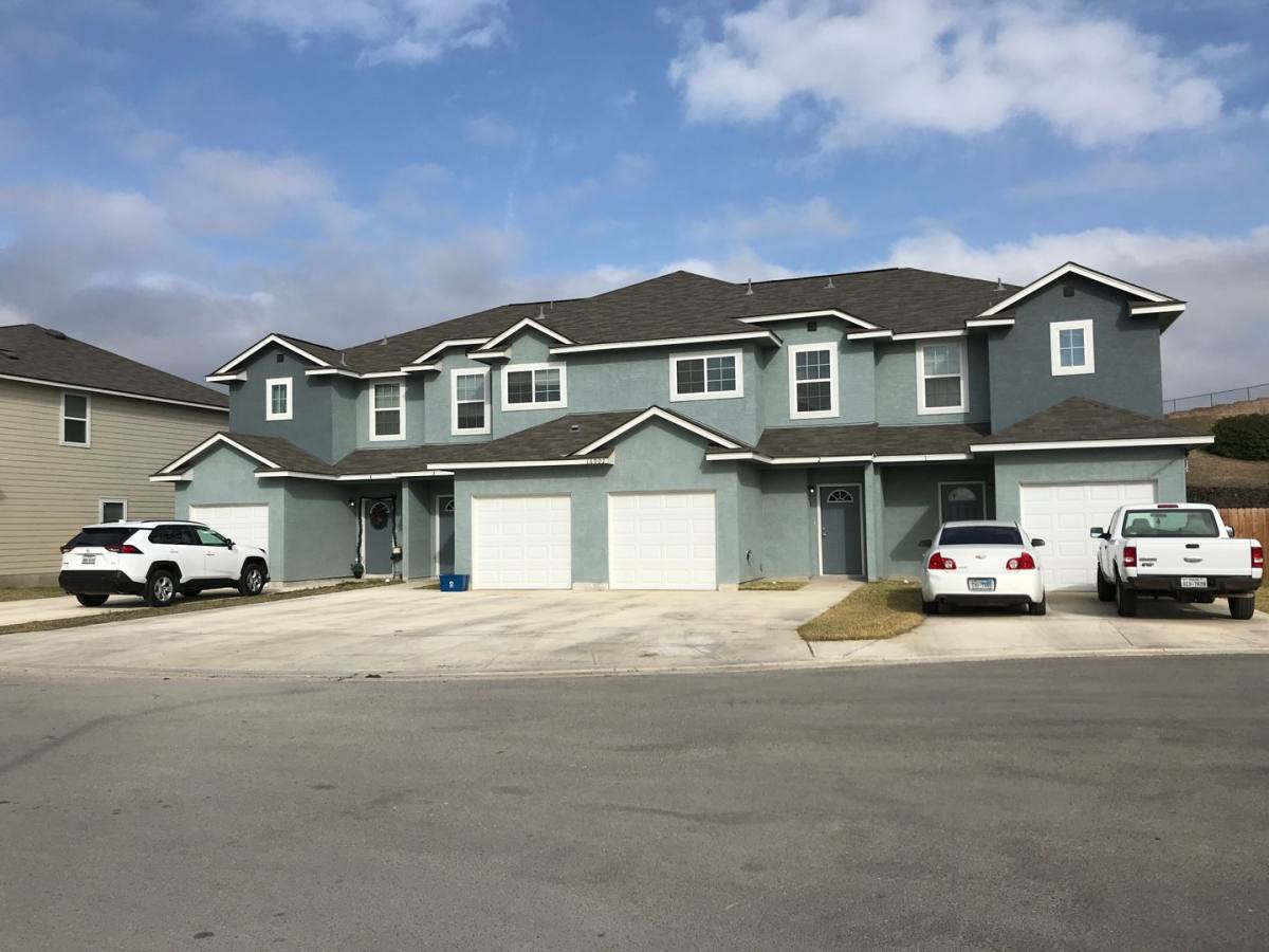 Townhouse for rent at 16902 Spirit Brook #2, Schertz, TX 78154