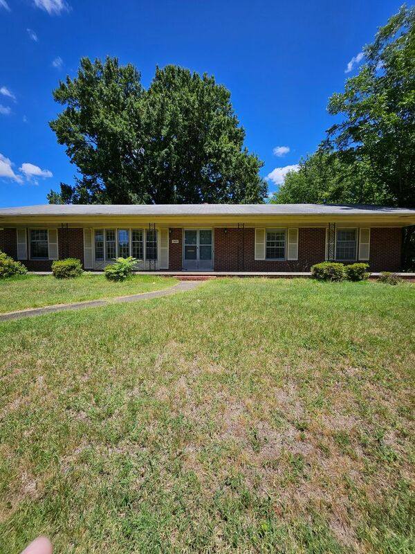 House for rent at 1415 Augustine Ave, Fredericksburg, VA 22401