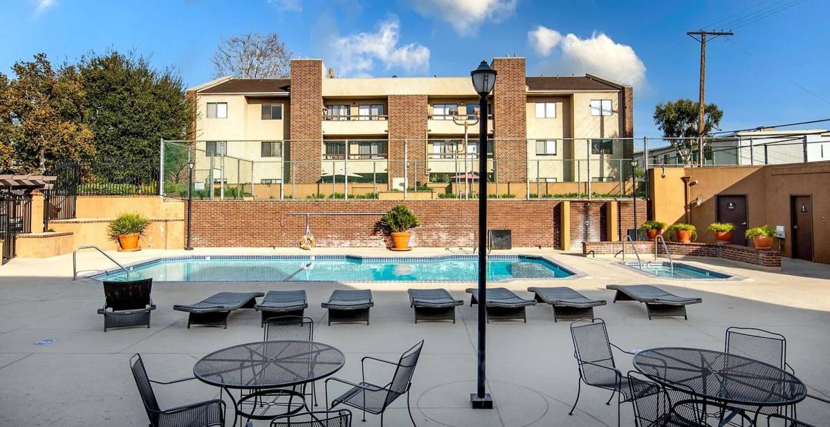 Condo for rent at 460 Oak St, Glendale, CA 91204