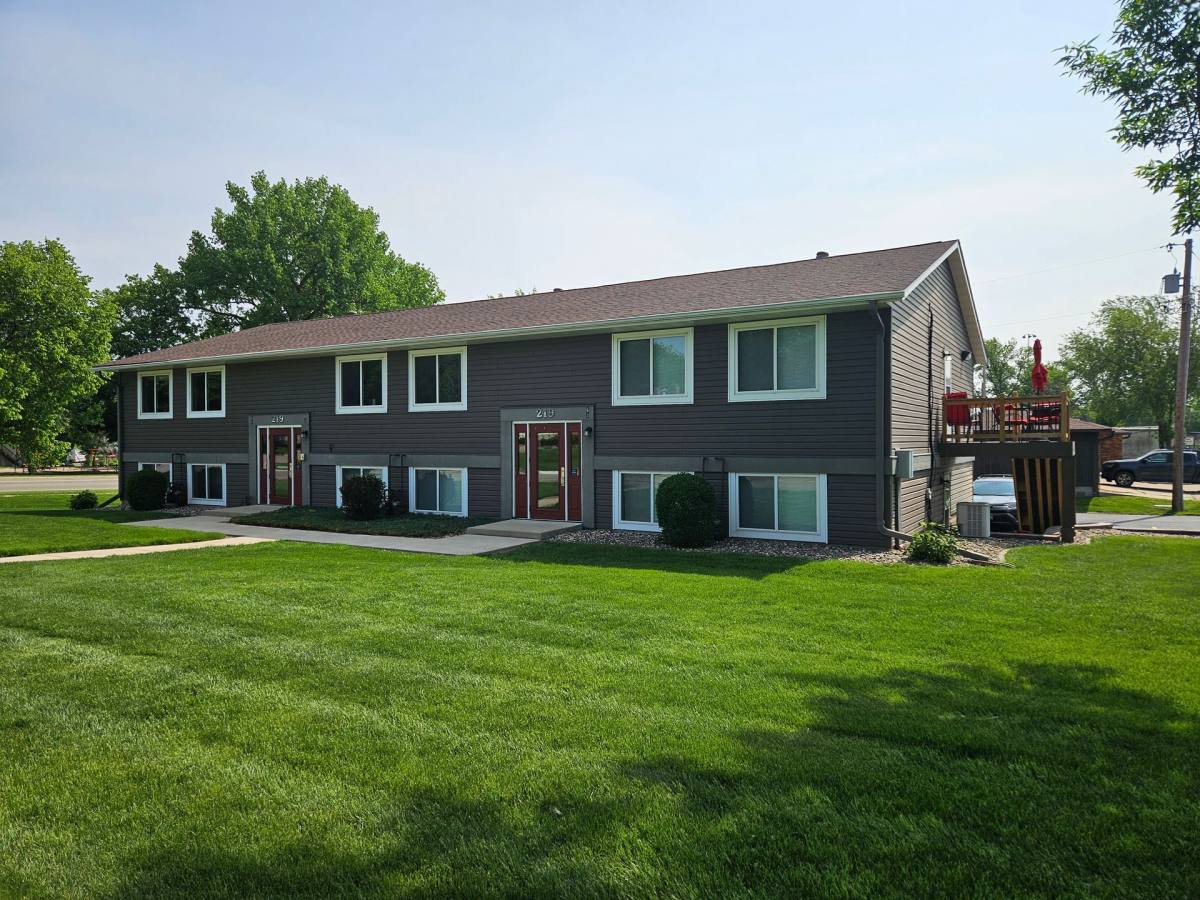 Apartment for rent at 227 S Chambers Ave, Owatonna, MN 55060