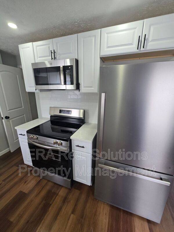 Apartment for rent at 1027 James Rd, Columbus, OH 43227