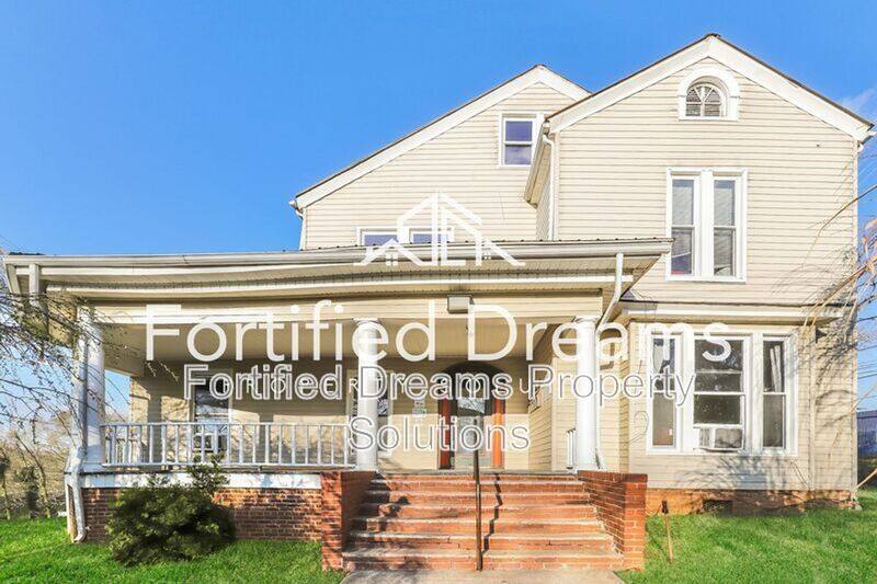 Apartment for rent at 205 Church St #1, Elkin, NC 28621