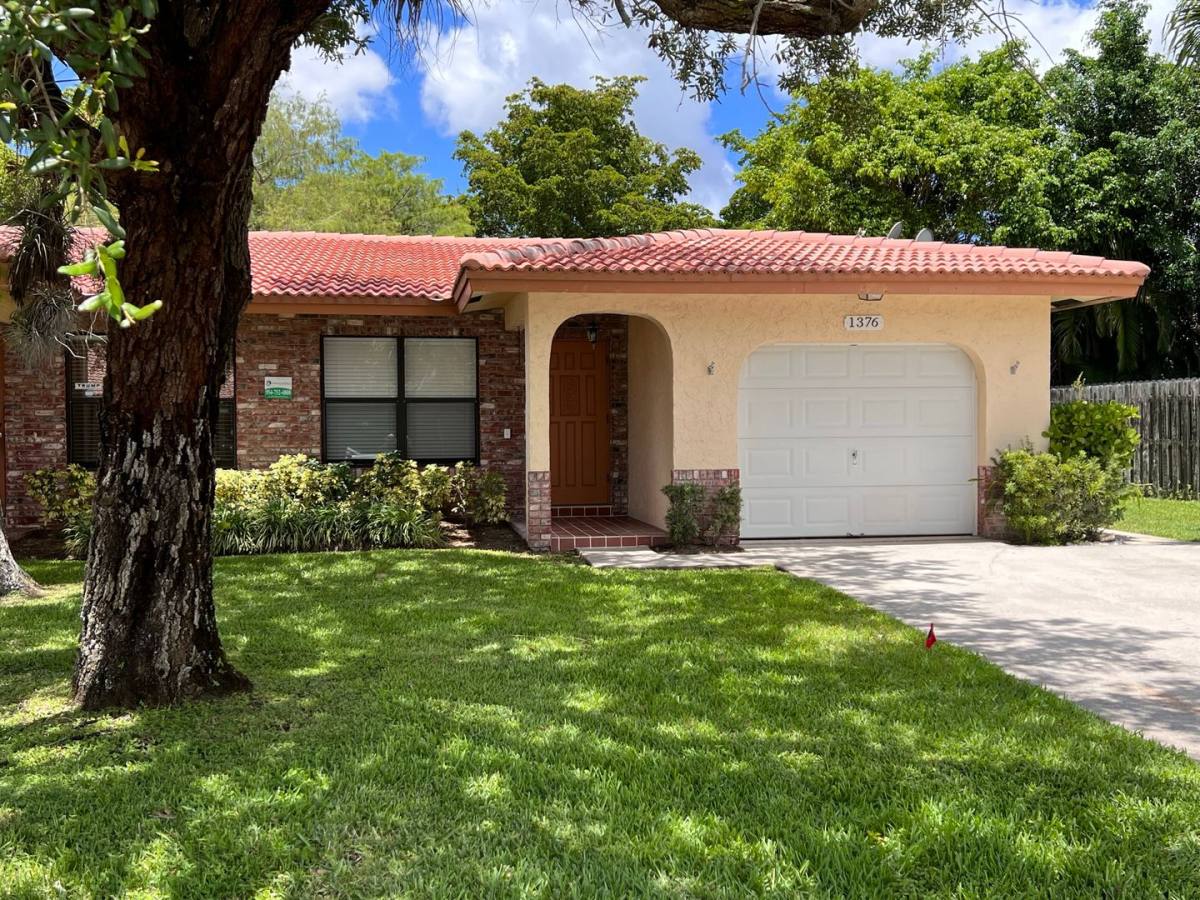 Townhouse for rent at 1372-1376 NW 93 Terrace, Coral Springs, FL 33071