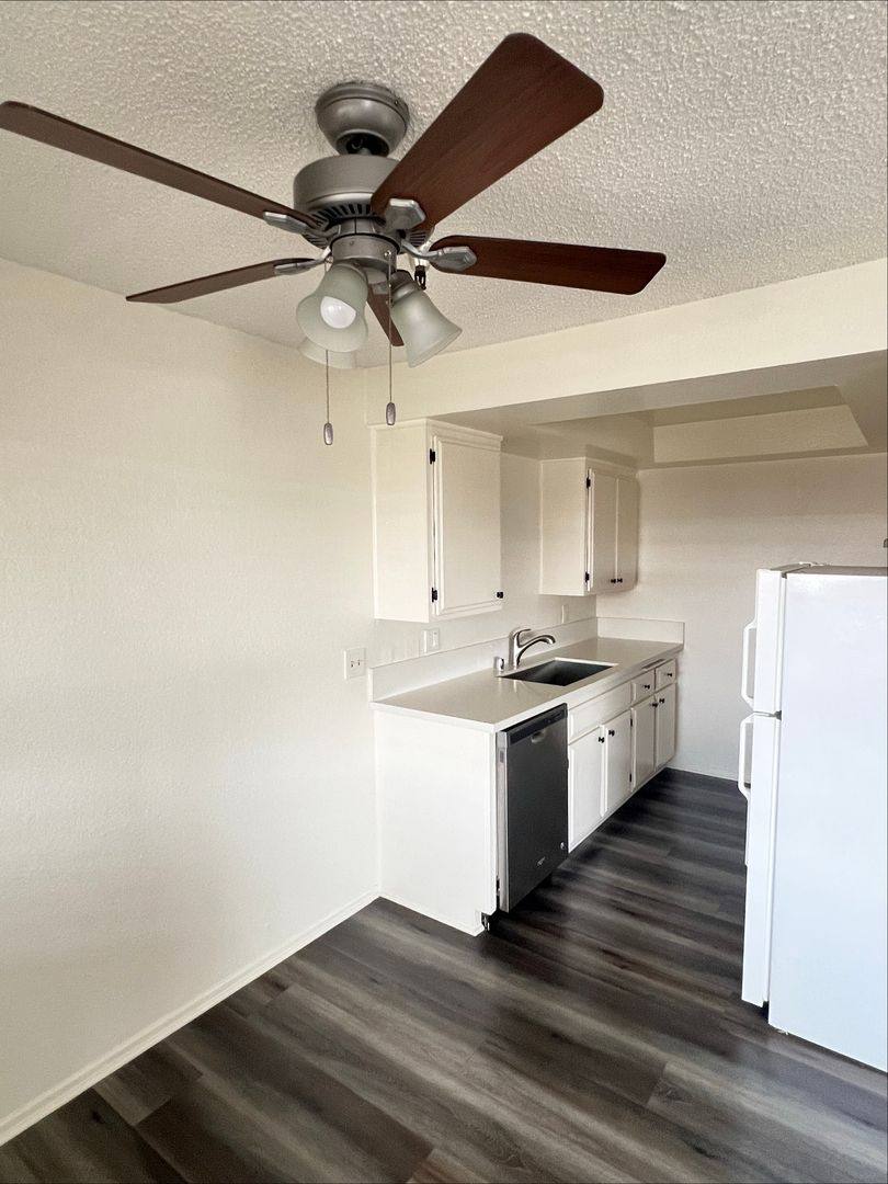 Apartment for rent at 13707 Yukon Ave, Hawthorne, CA 90250