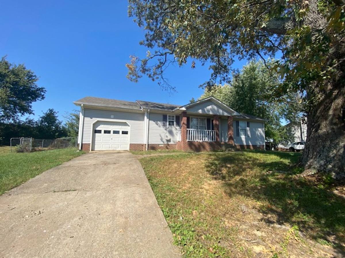 House for rent at 812 Washington Ave, Oak Grove, KY 42262