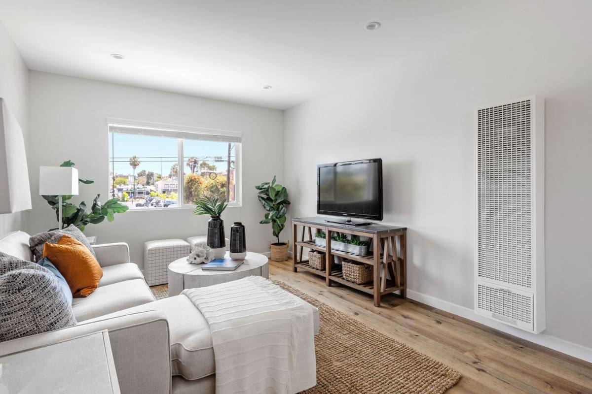 Apartment for rent at 2119 Mathews Ave, Redondo Beach, CA 90278