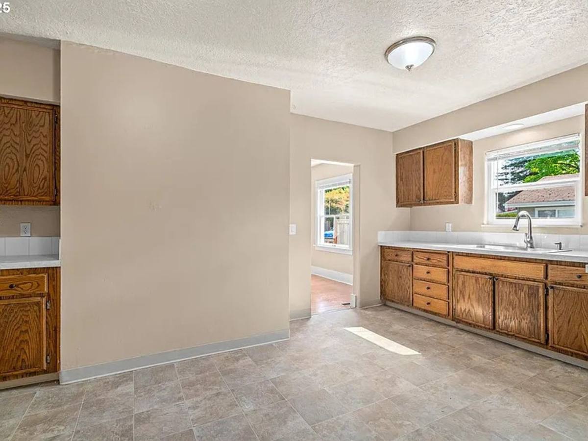 Apartment for rent at 8316 SE Raymond Court, Portland, OR 97266