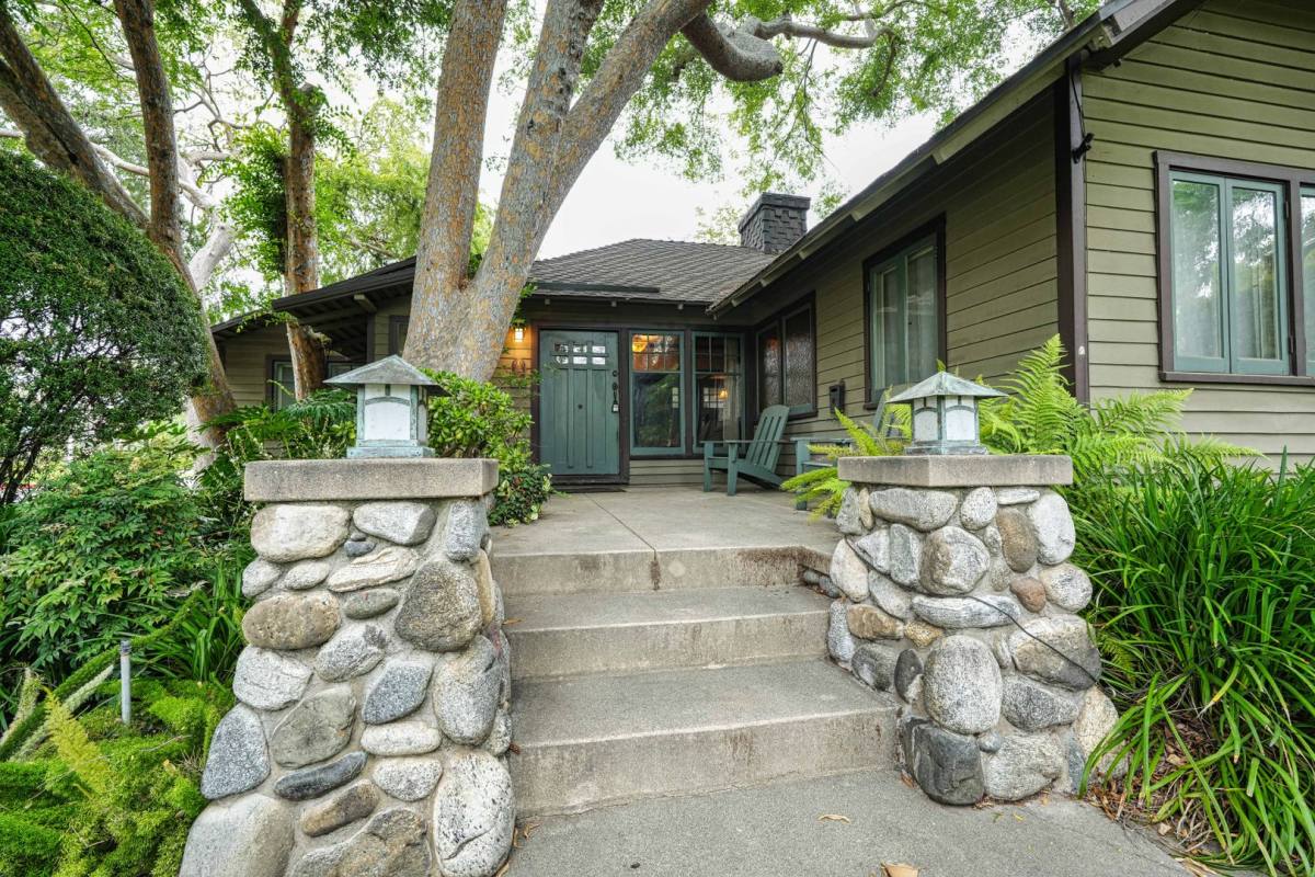 House for rent at 101 E Greystone Ave, Monrovia, CA 91016