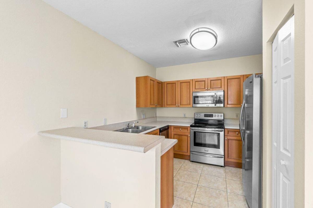 Townhouse for rent at 809 Talia Circle, Lake Worth, FL 33461