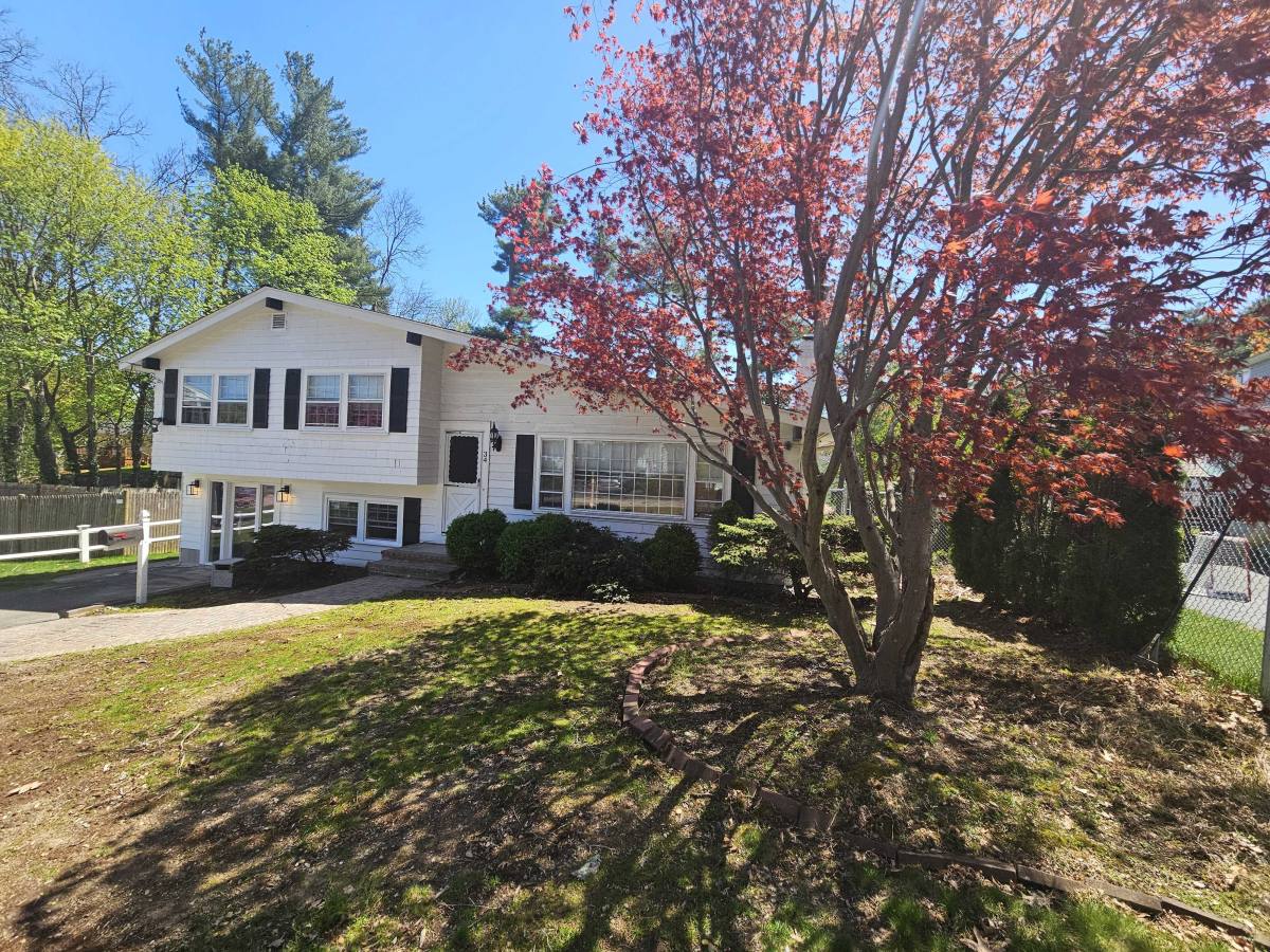 House for rent at 34 Ridgewood Rd, Westwood, MA 02090