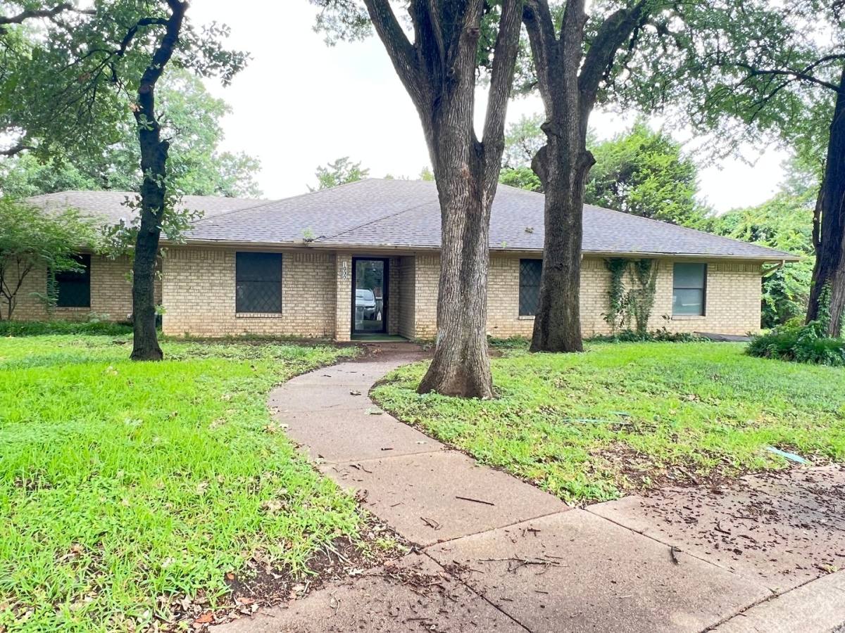 House for rent at 1000 Maykus Court, Irving, TX 75061
