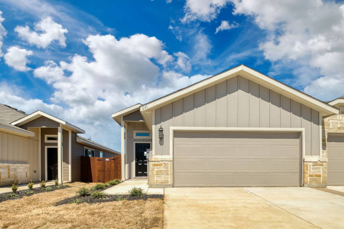 Townhouse for rent at 641 Fallow Dr, Venus, TX 76084