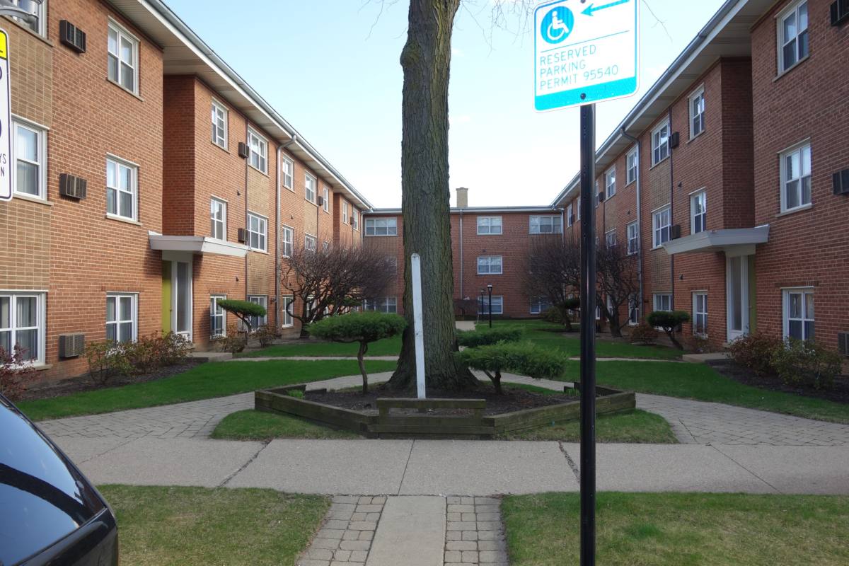 Apartment for rent at 2355 W Jarvis Ave #1L, Chicago, IL 60645