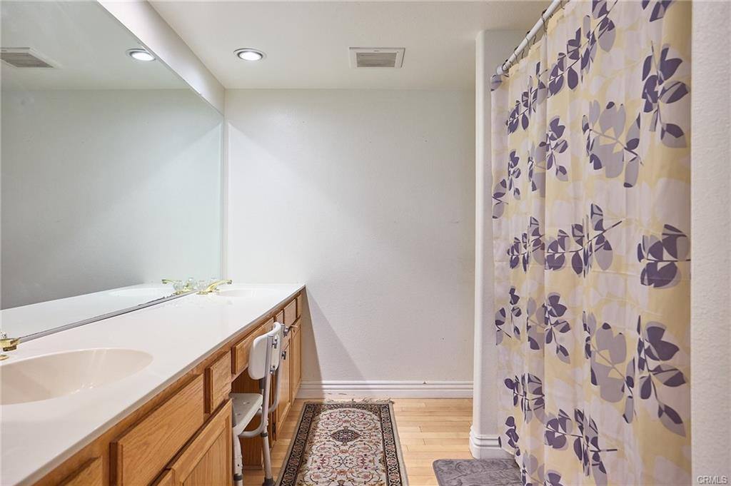 Townhouse for rent at 11244 Sierra Pass Place, Chatsworth, CA 91311